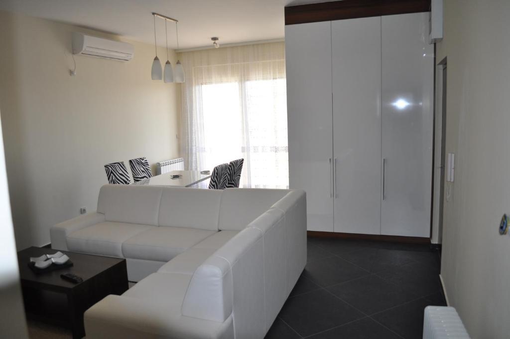 Apartments Soleado Панчево Екстер'єр фото