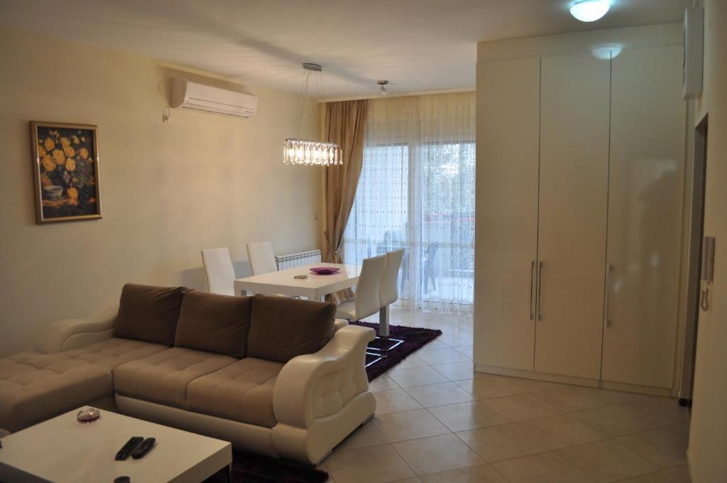 Apartments Soleado Панчево Екстер'єр фото
