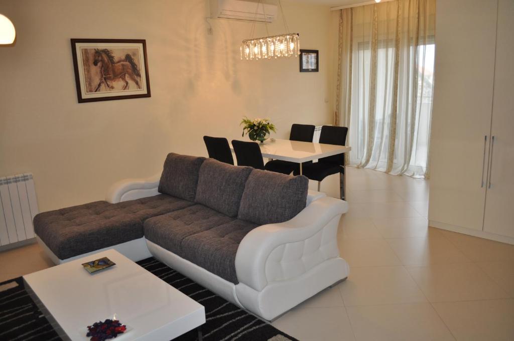 Apartments Soleado Панчево Екстер'єр фото